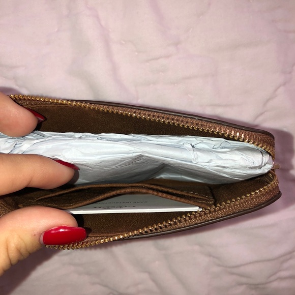 BRAND NEW Coach Wristlet - Picture 3 of 3